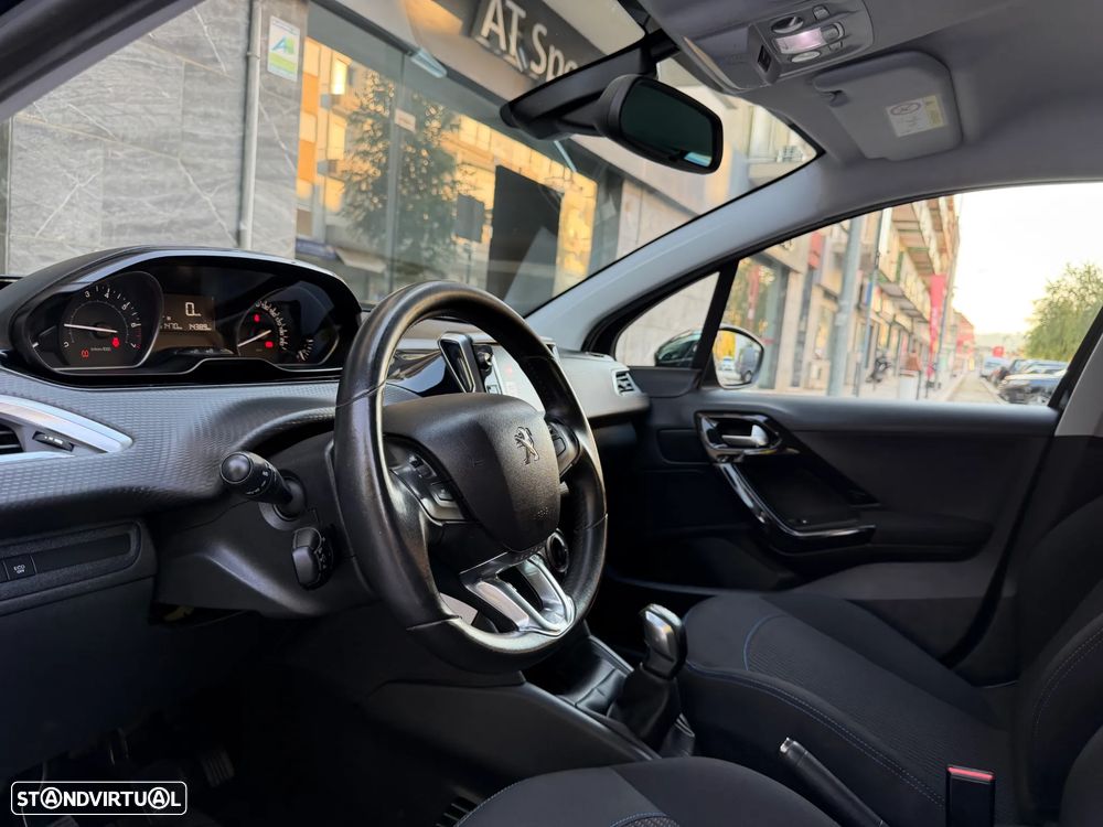 Peugeot 208 1.2 PureTech Signature - 22
