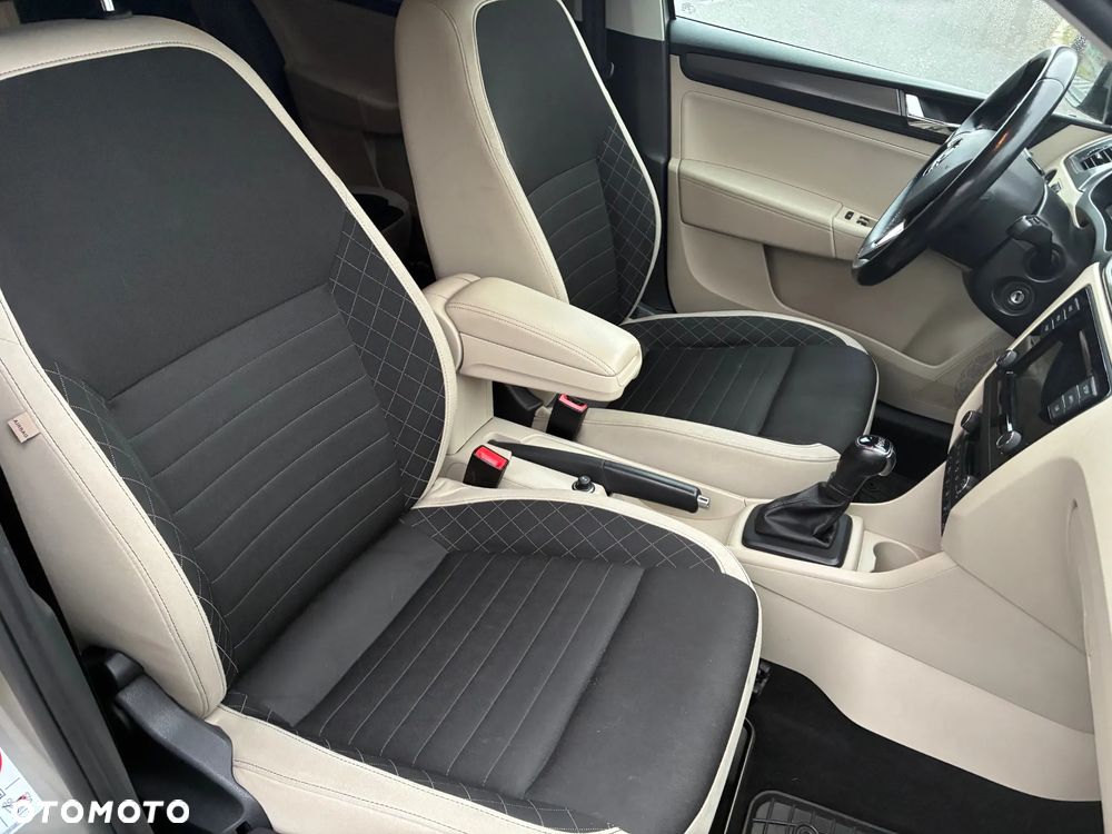 Skoda RAPID 1.4 TSI Style DSG - 12