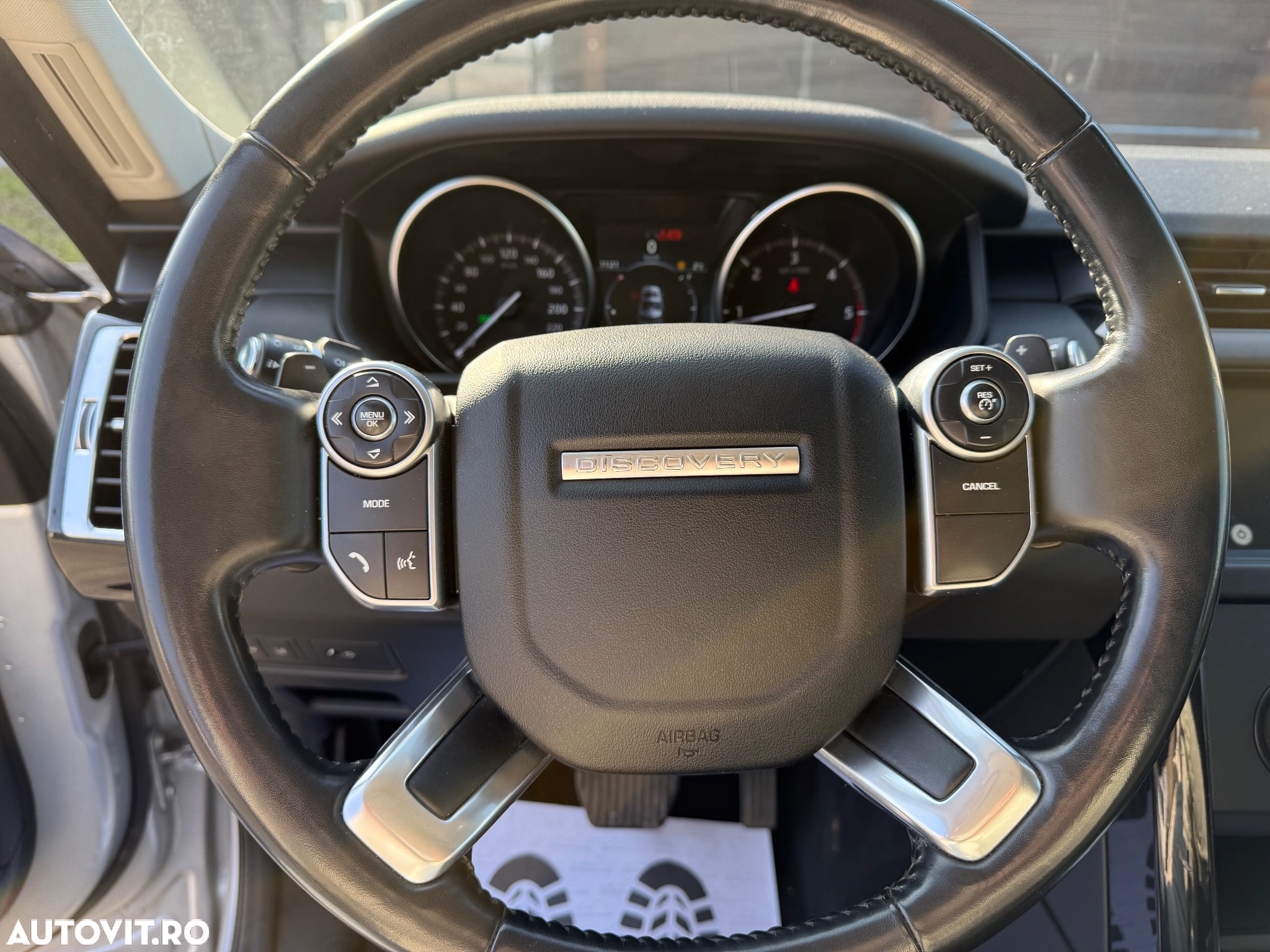 Land Rover Discovery 2.0 L TD4 HSE - 13