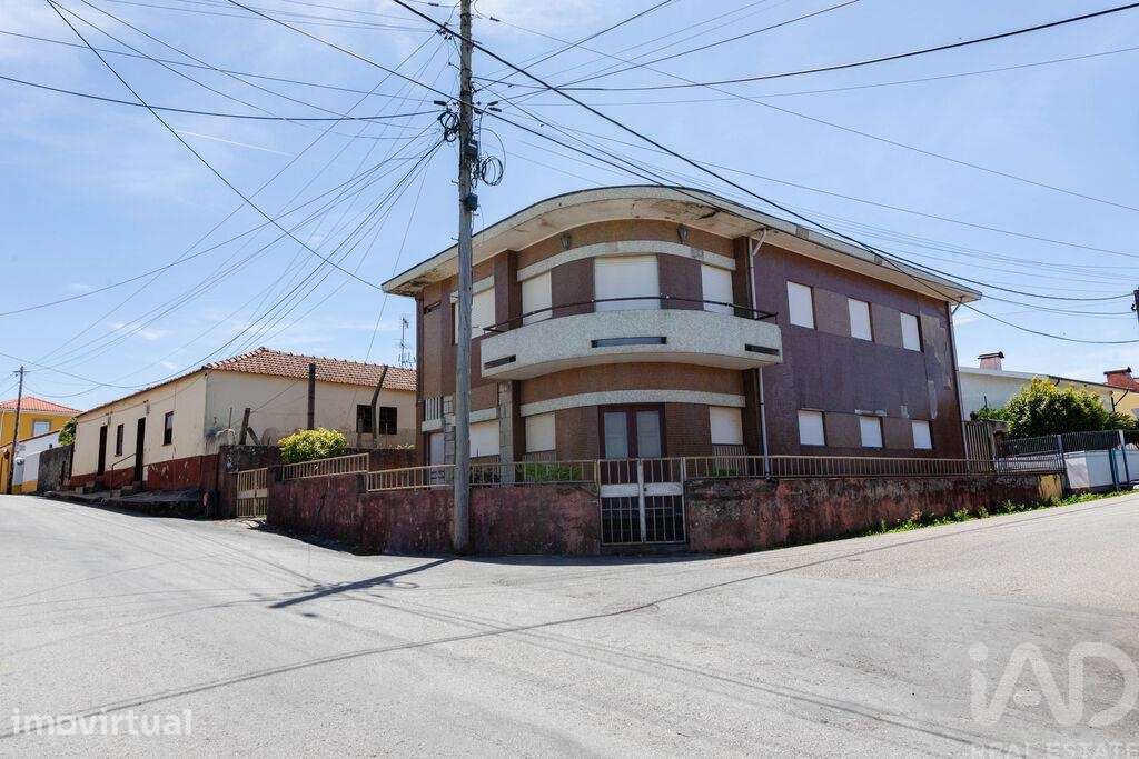 Moradia isolada T7 em Paramos de 232 m2 - Grande imagem: 2/37