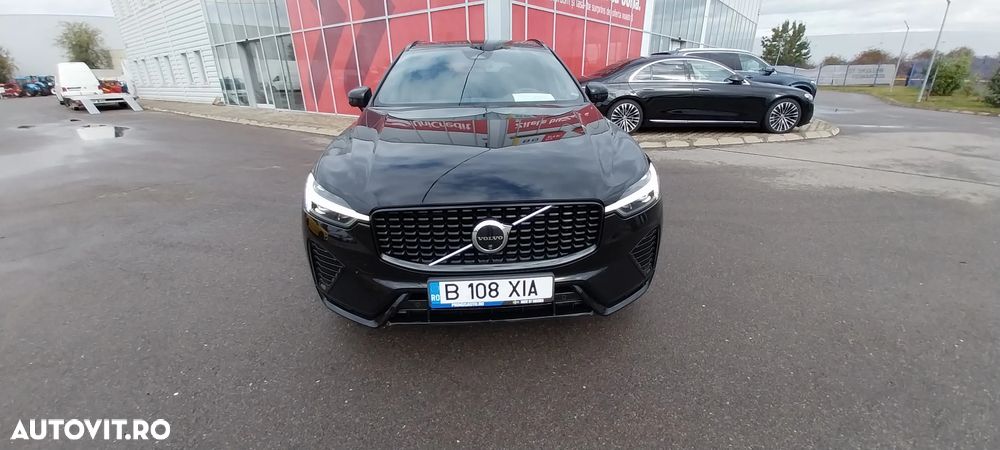 Volvo XC 60 B4 MHEV AT AWD Plus Dark - 8