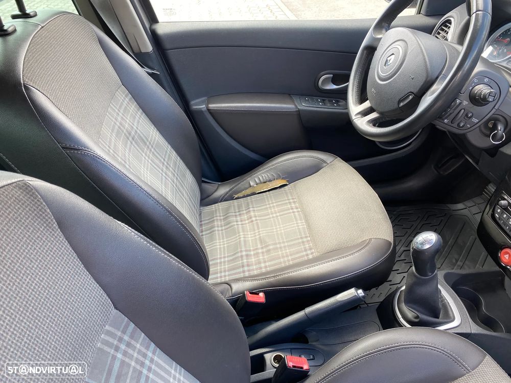 Renault Clio Break 1.5 dCi Dynamique S - 17