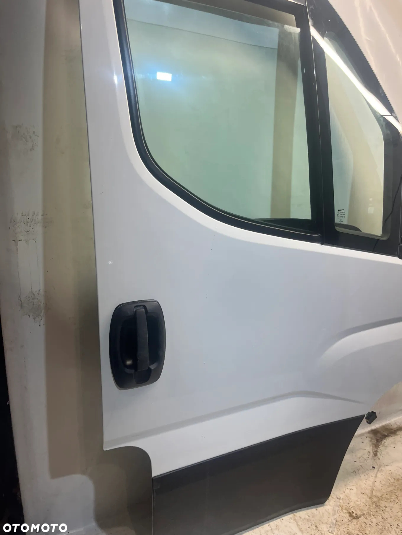 PRAWE DRZWI IVECO DAILY 2020r - 3
