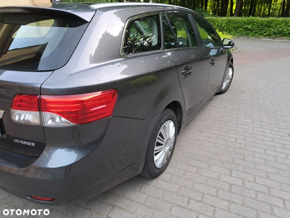 Toyota Avensis 2.0 D-4D Active - 10
