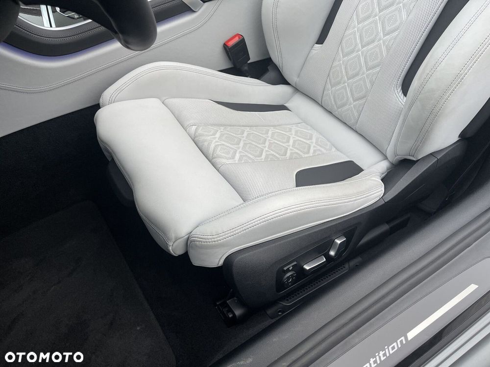 BMW M8 Competition - 11