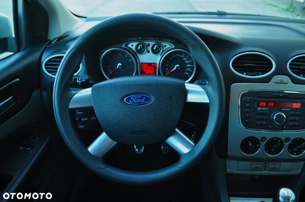 Ford Focus 1.6 Trend + - 12