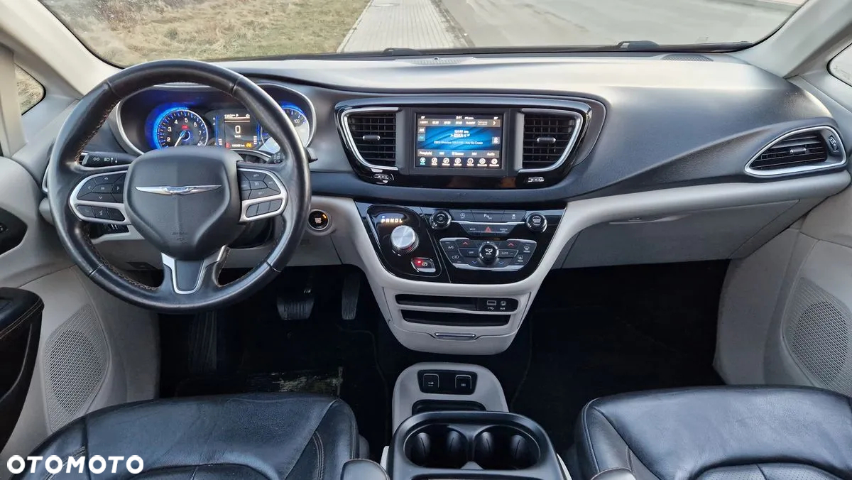 Chrysler Pacifica - 7