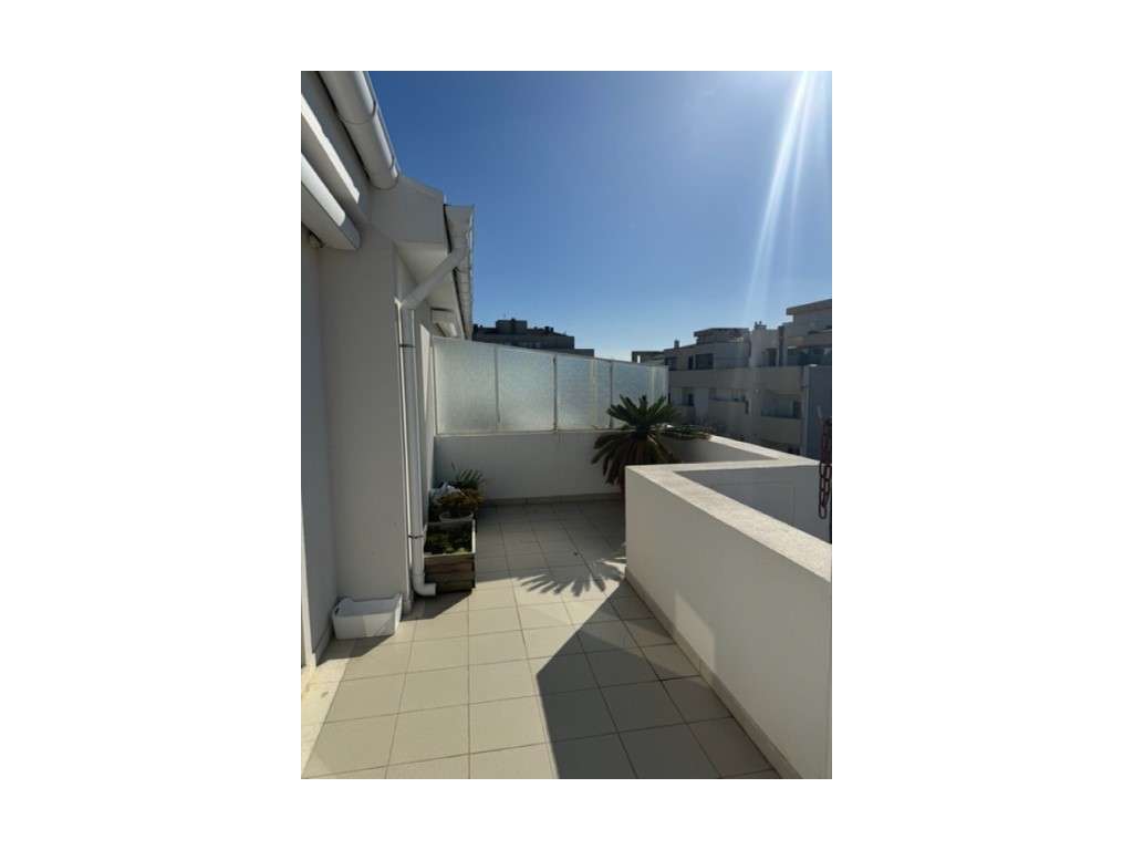 Encantador Duplex T2 com Vista Mar, Terraço e Excelente Exposição S... - Grande imagem: 3/40