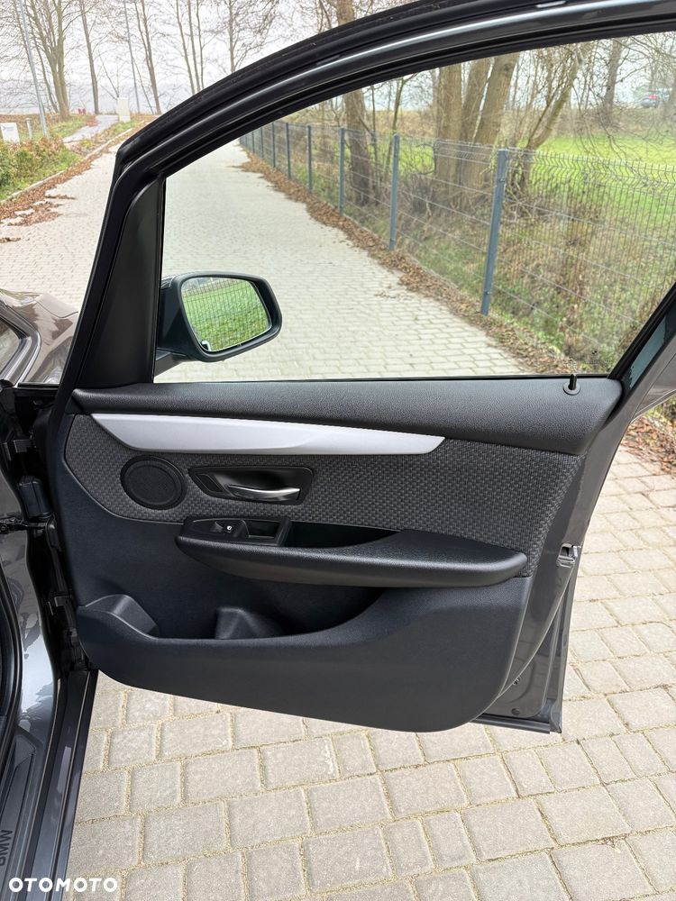 BMW Seria 2 218d - 25