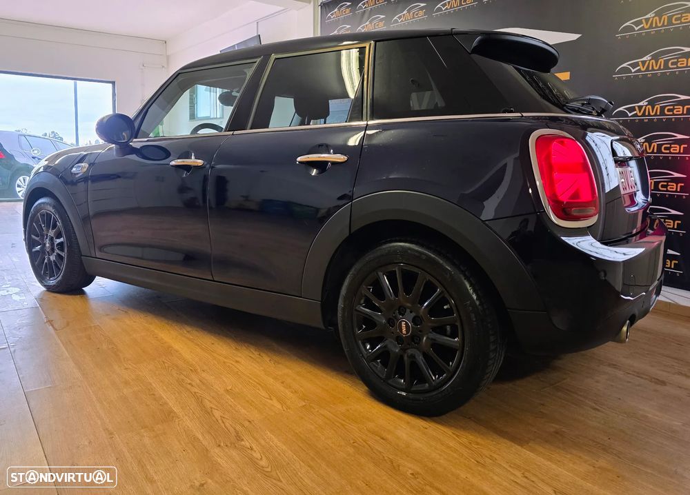 MINI 5 Portas Cooper D Auto - 9