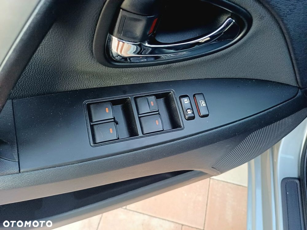 Toyota Avensis 2.0 Executive - 21
