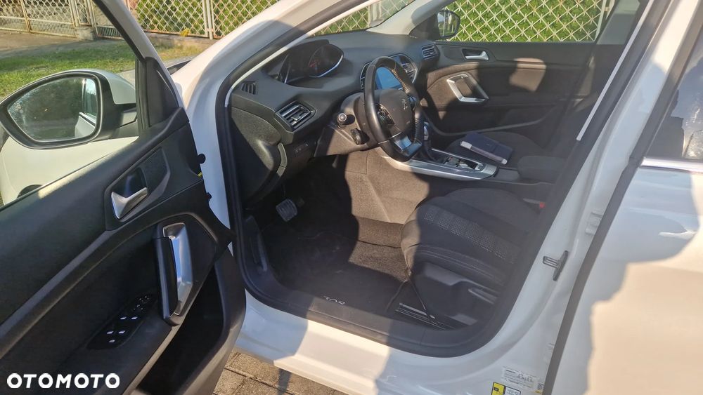 Peugeot 308 BlueHDi FAP 150 Stop&Start Automatik Allure - 27