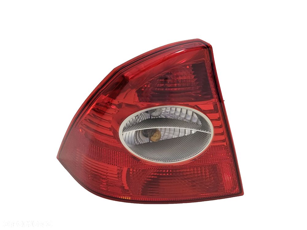 FORD FOCUS II MK2 04-12 SEDAN LEWA TYLNA LAMPA