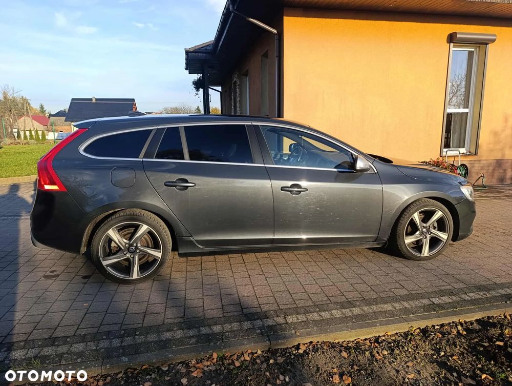 Volvo V60 D3 R-Design Momentum - 2