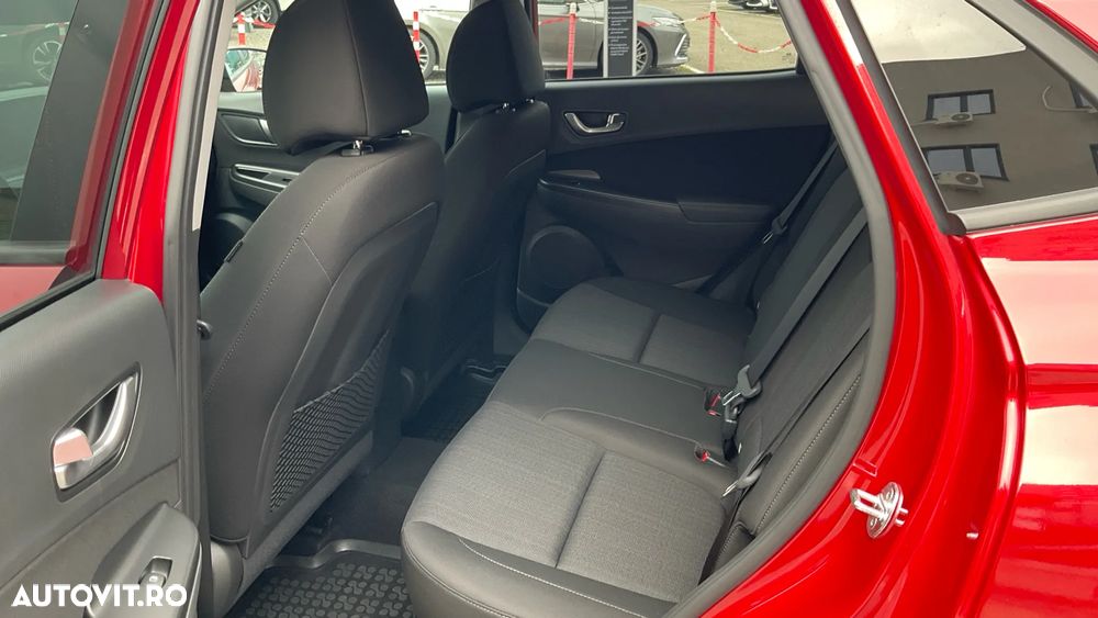 Hyundai KONA - 11