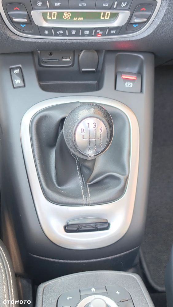 Renault Grand Scenic Gr 2.0 dCi Bose - 24