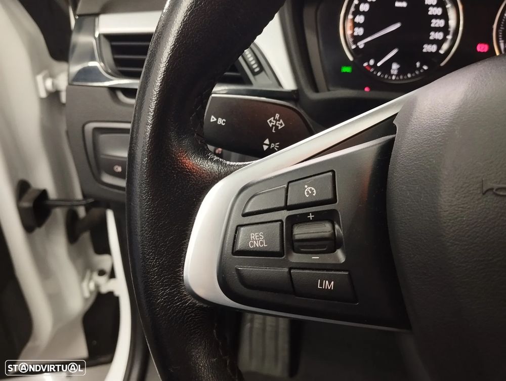 BMW X1 25 e xDrive Corporate Edition - 24