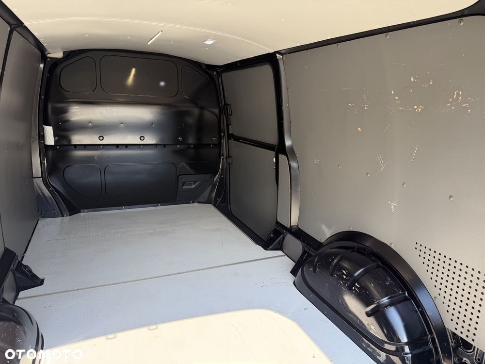 Volkswagen Transporter - 28