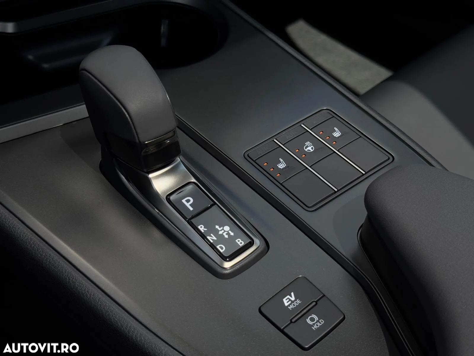 Lexus UX 300h FWD CVT HEV F Sport Design - 25