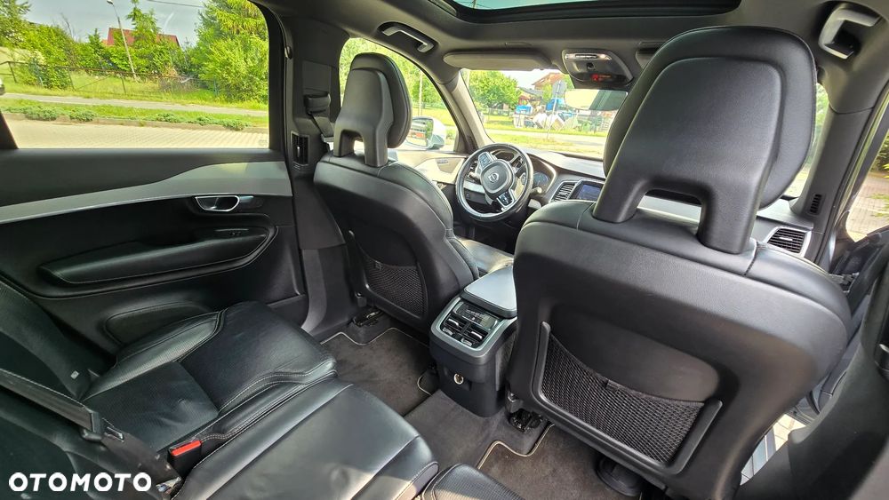 Volvo XC 90 D5 SCR AWD R-Design 7os - 29