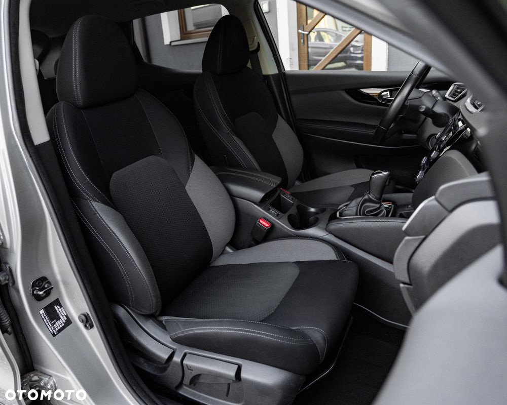 Nissan Qashqai 1.3 DIG-T DCT N-CONNECTA - 32