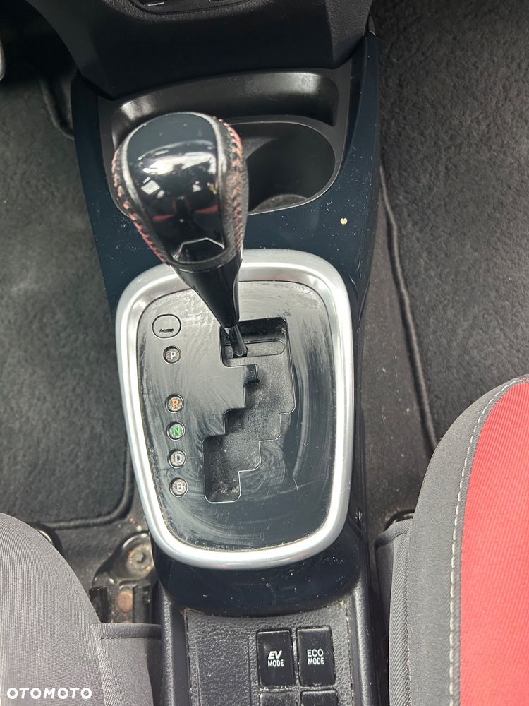 Toyota Yaris Hybrid 100 Selection Platinum - 30