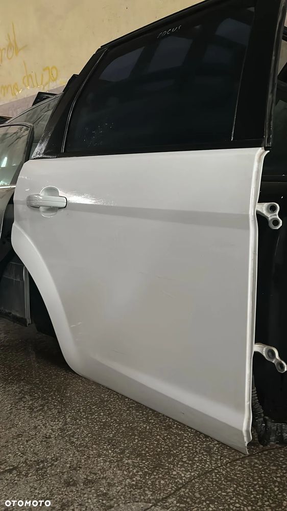drzwi prawe przód tył lewe lub prawe   Ford Focus mk2 lift kombi 10-18r