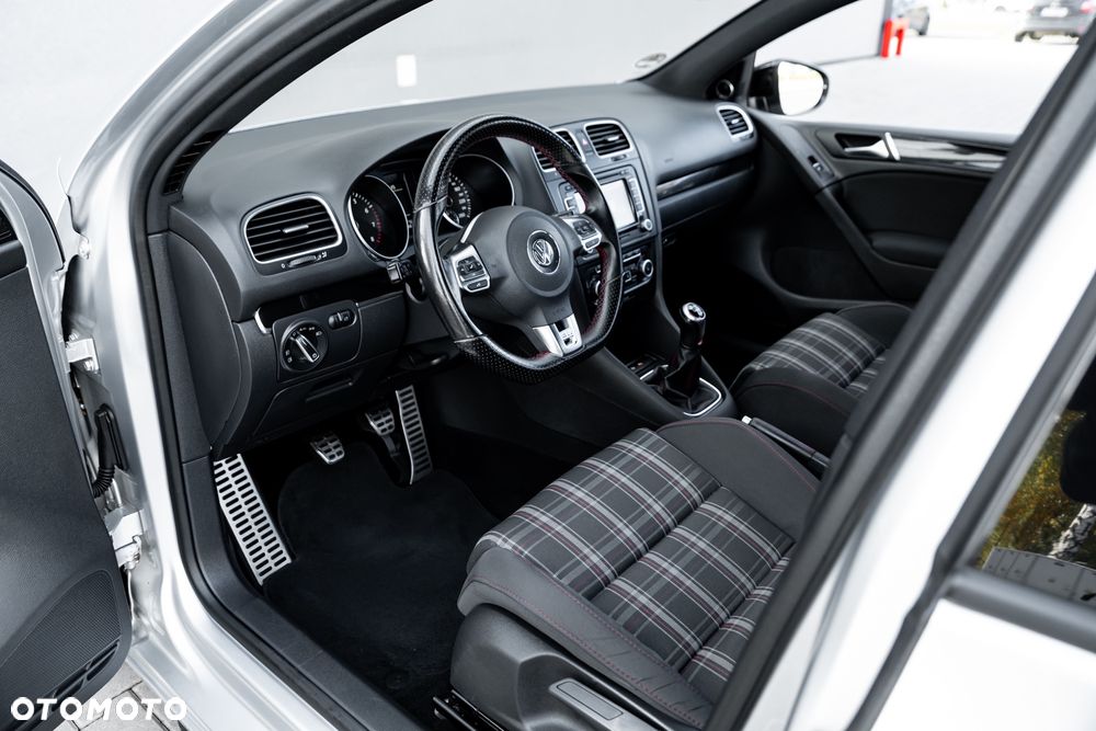 Volkswagen Golf 2.0 GTI - 17