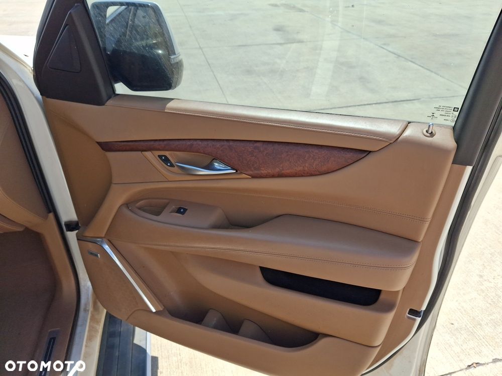 Cadillac Escalade 6.2 V8 ESV Platinum - 25