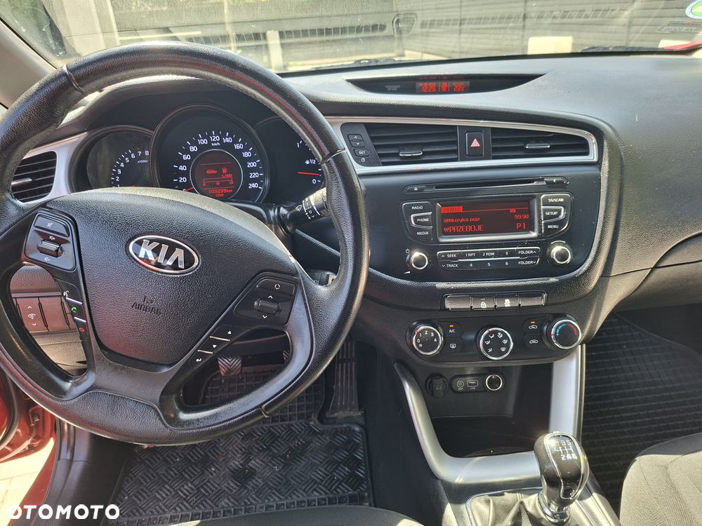 Kia Ceed 1.4 L - 6