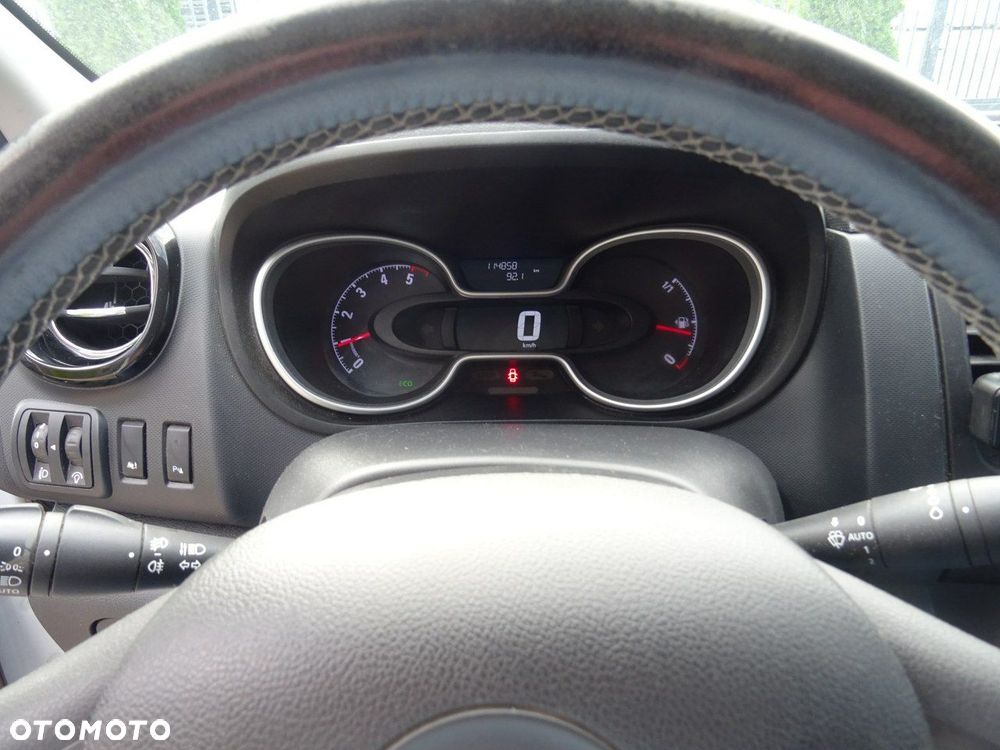 Opel Vivaro - 10