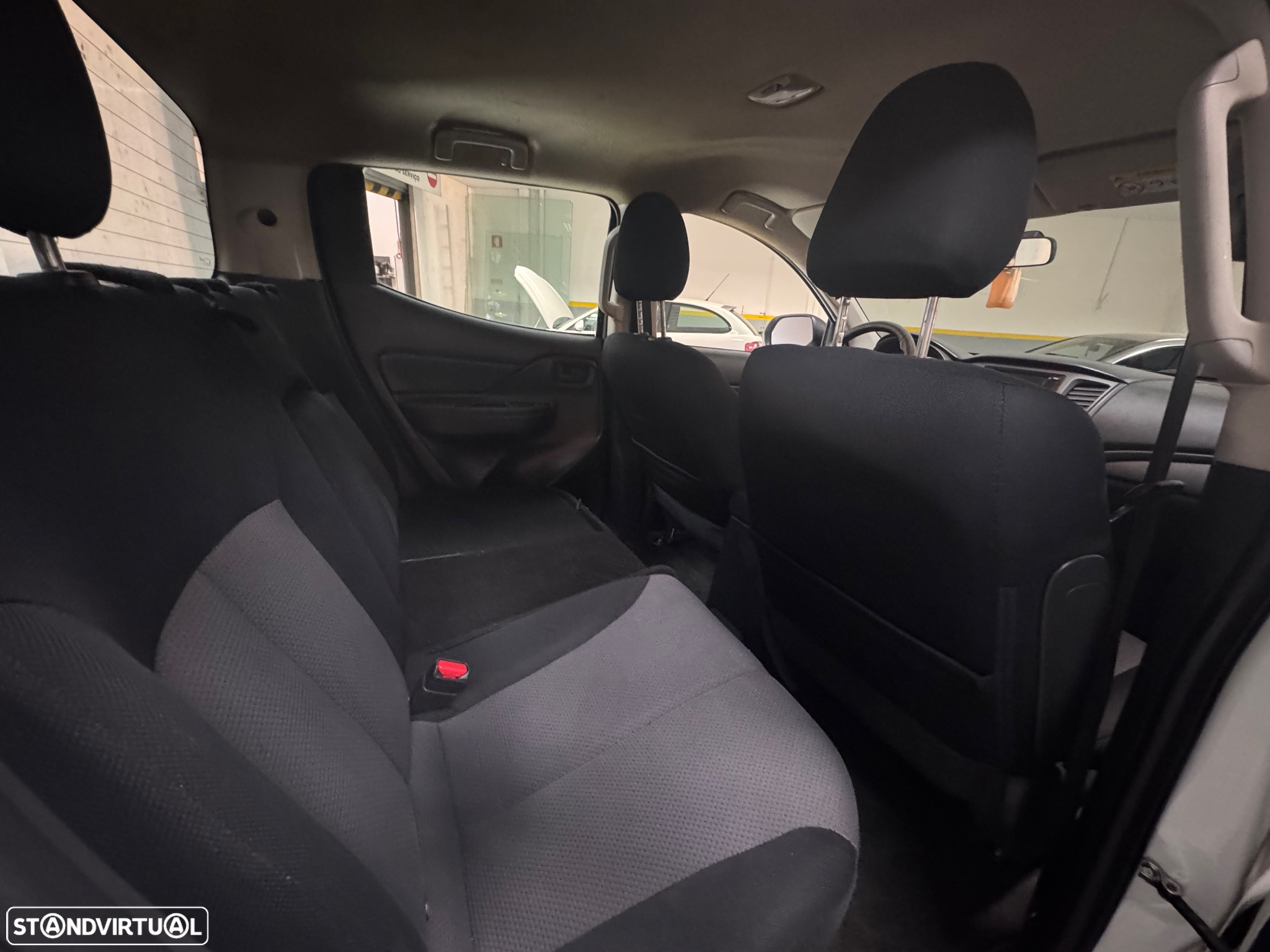 Mitsubishi L200 2.3 DI-D CD Invite 4WD - 9