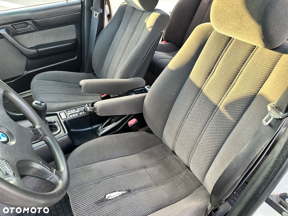 BMW Seria 5 520i - 25