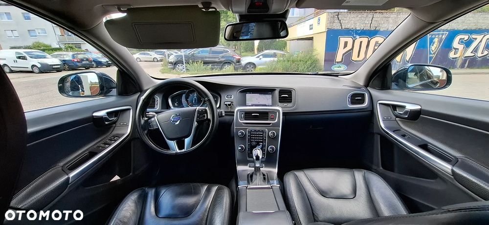 Volvo V60 D6 Plug-In-Hybrid AWD Geartronic Summum - 12