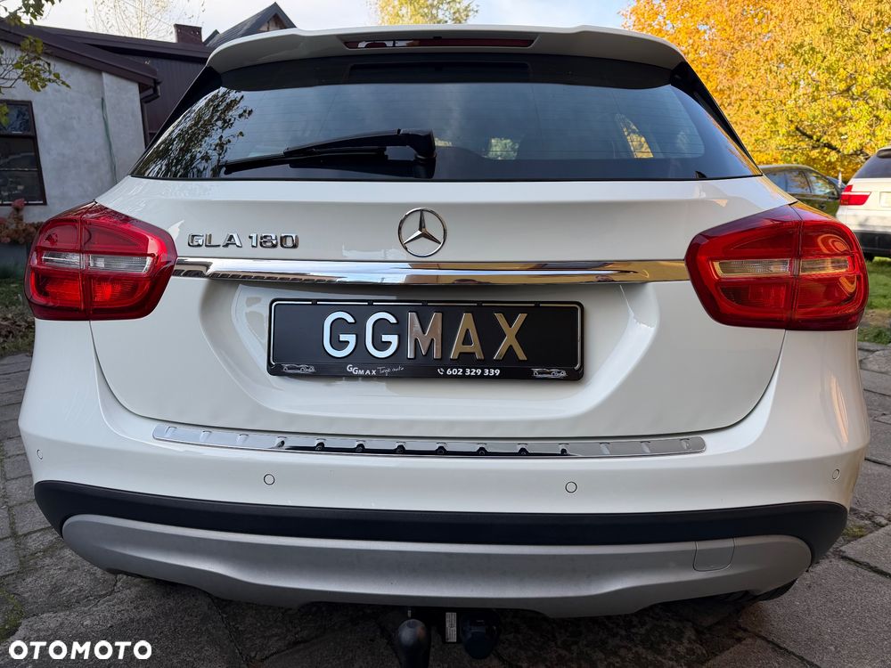 Mercedes-Benz GLA - 12