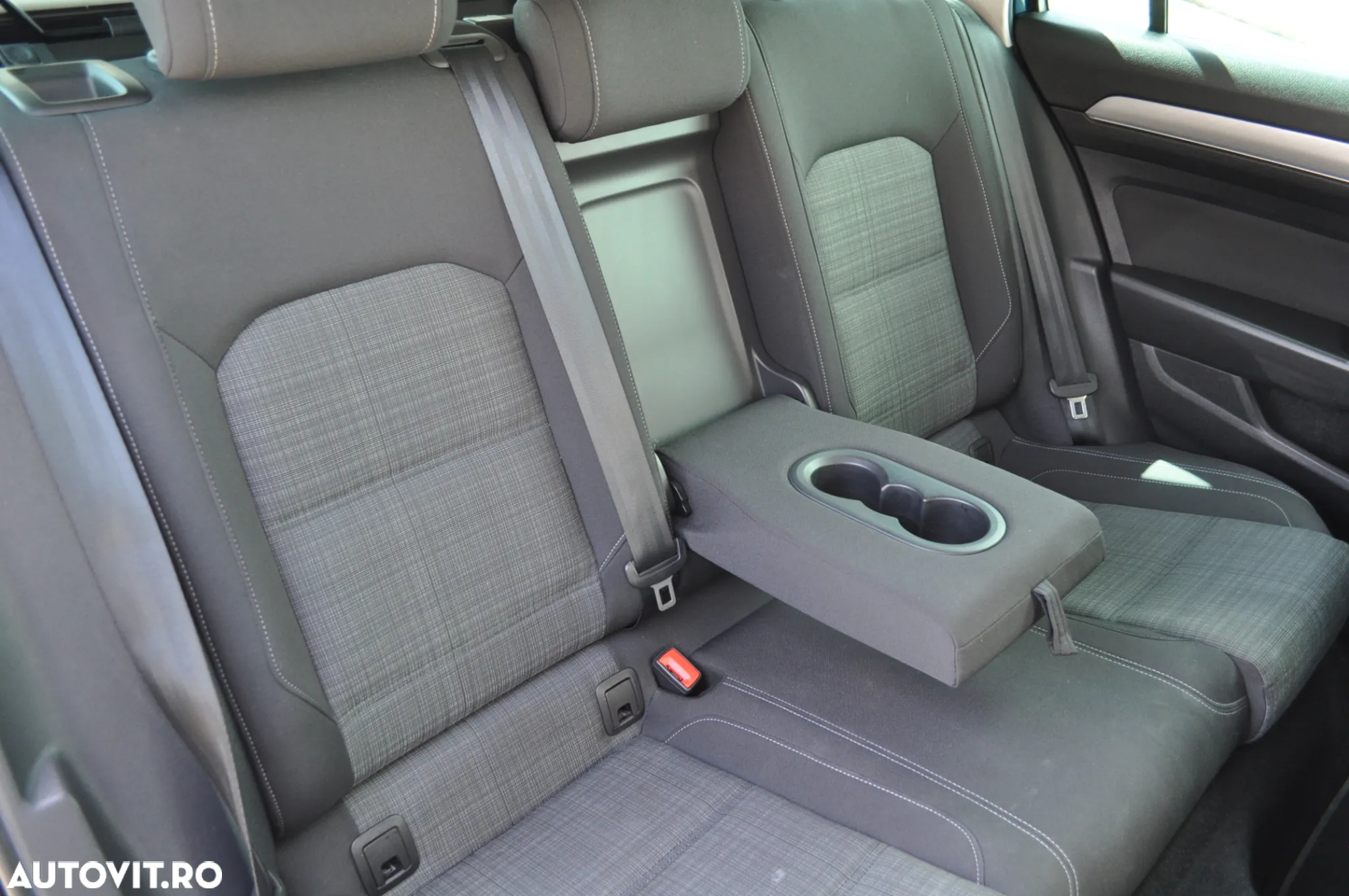 Volkswagen Passat Variant 2.0 TDI SCR DSG 4Motion Business - 22