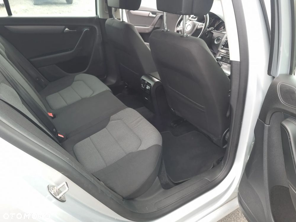 Volkswagen Passat 2.0 TDI BlueMotion Technology Trendline - 16