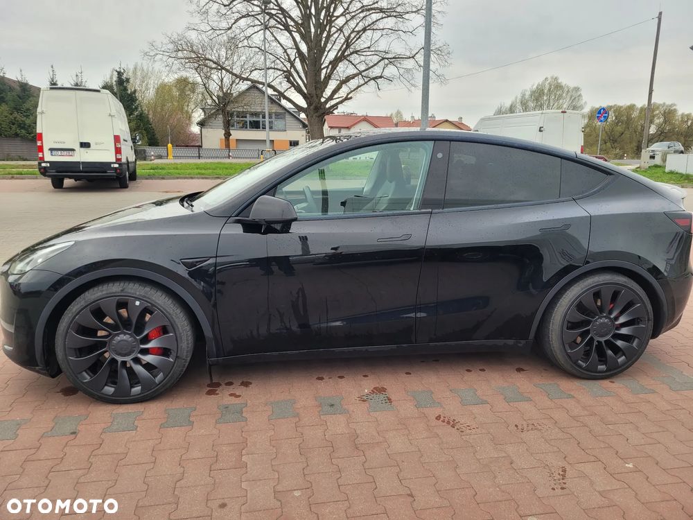 Tesla Model Y Performance Dual Motor AWD - 11