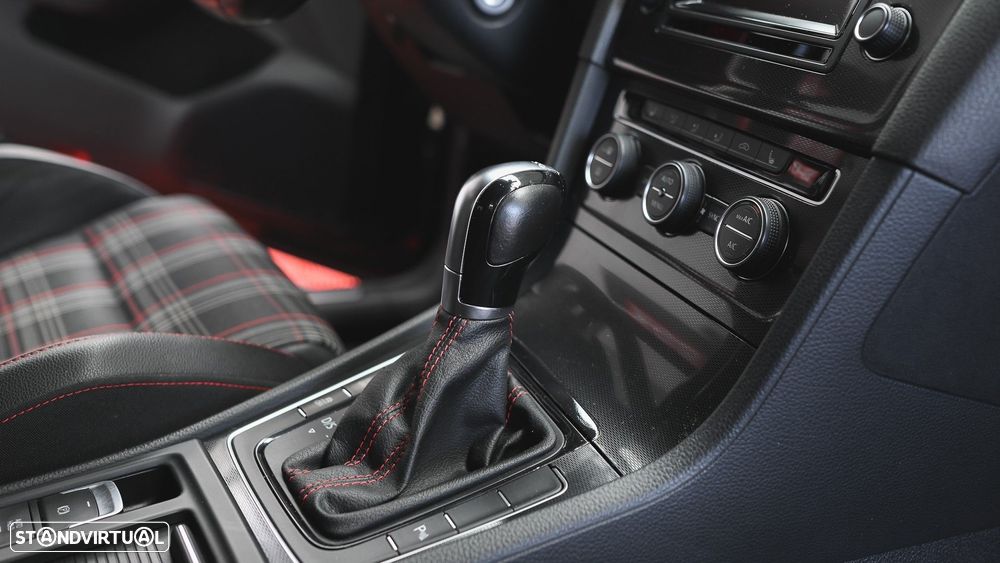 VW Golf 2.0 TSi GTi DSG - 37