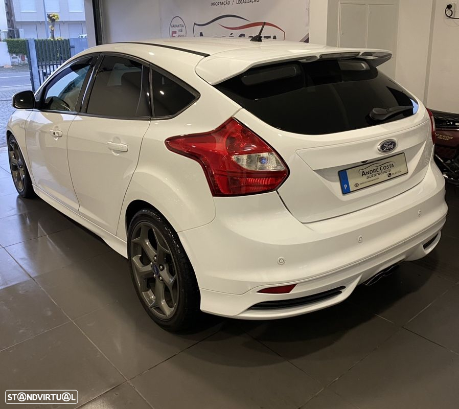 Ford Focus 2.0i ST-2 - 6