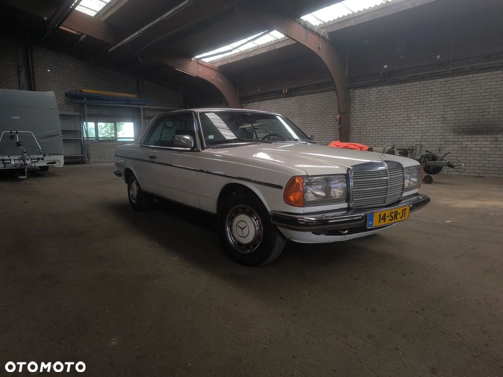Mercedes-Benz 280 - 1