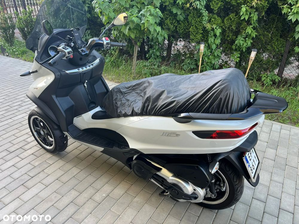 Piaggio MP-3 - 16