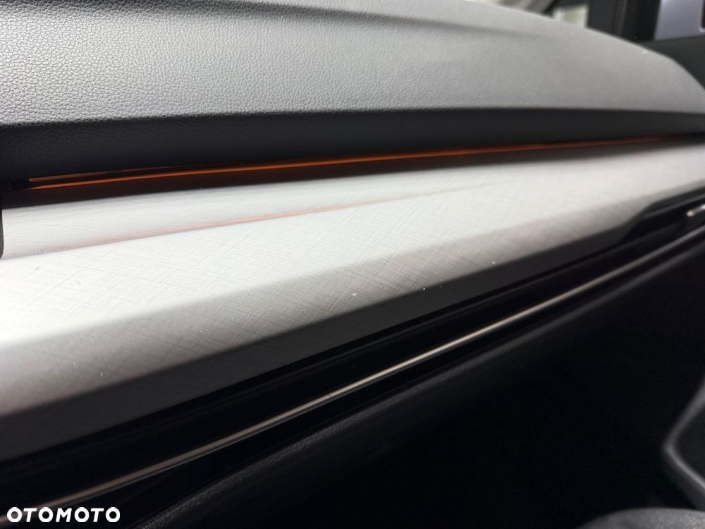 Volkswagen Golf - 24