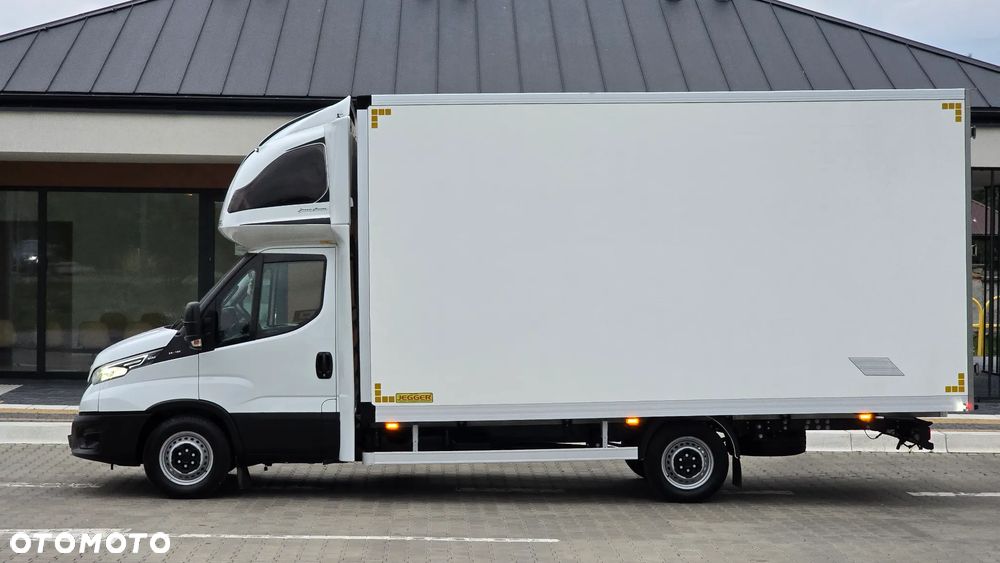 Iveco ❗️❗️DAILY 3.0 180KM 35S18 ❗️❗️ZABUDOWA JEGGER 10 PALET / KONTENER 5M / PODUSZKI PNEUMATYCZNE / SKRZYNIA MANUALNA / NAWIGACJA / TEMPOMAT ADAPTACYJNY / KABINA SYPIALNIANA / LEKKI KONTENER / WERSJA WZMOCNIONA / SALON POLSKA / FULL LED / RAMA / MAKSYMALNA OPCJA WYPOSAŻENIA❗❗ STAN - JAK NOWY ❗️ - 30