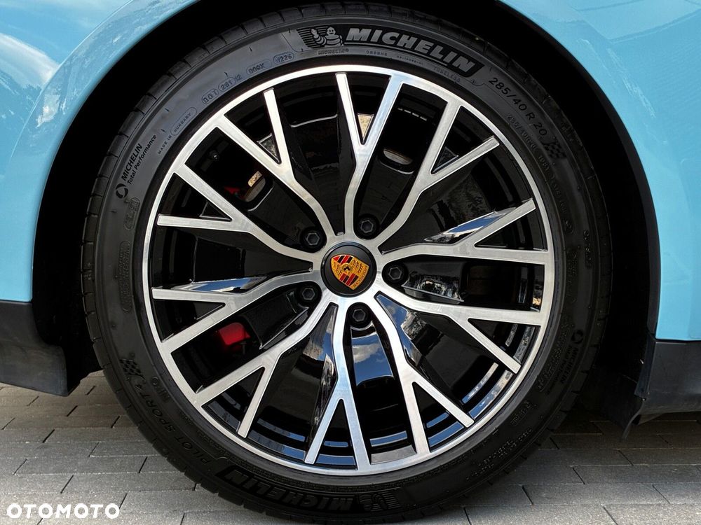 Porsche Taycan - 18