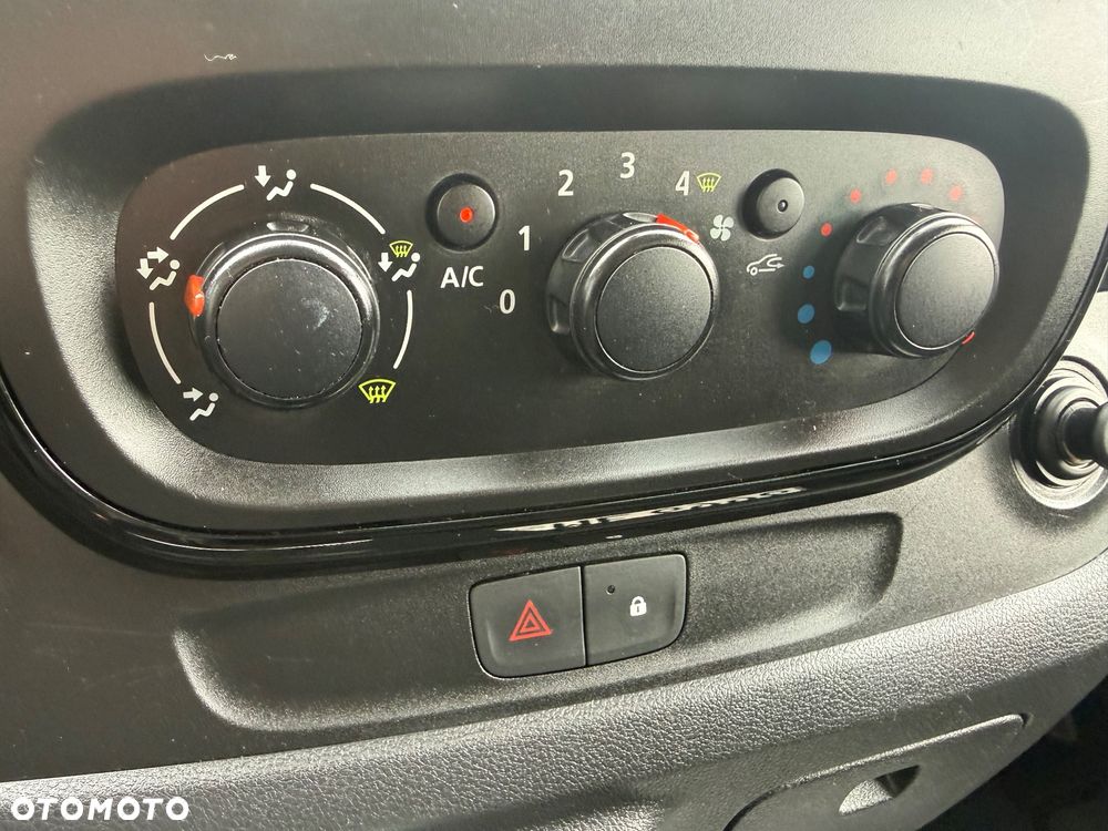 Opel Vivaro L2H1 2,9t Elegance Business - 28
