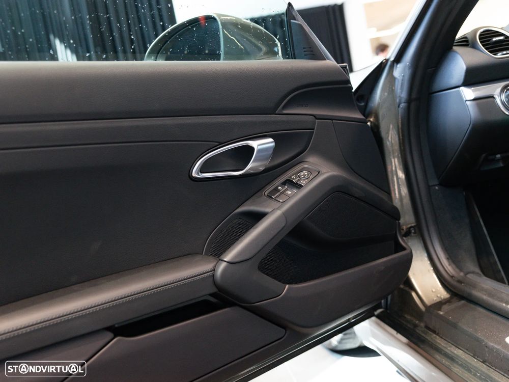 Porsche 718 Boxster S PDK - 35
