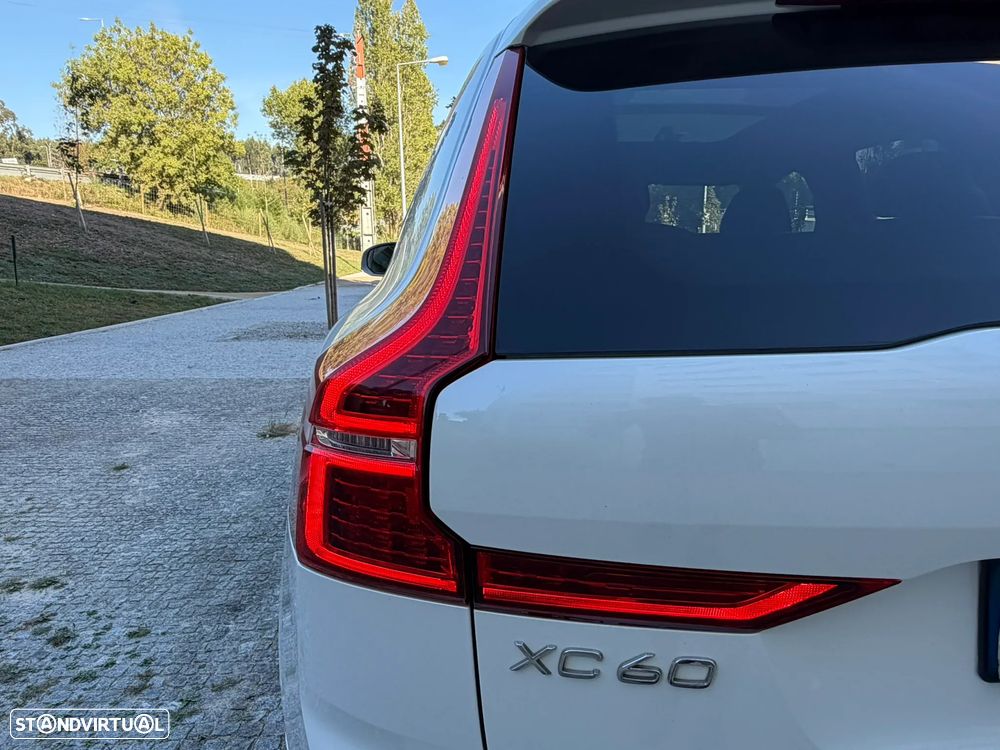 Volvo XC 60 2.0 D4 R-Design AWD Geartronic - 40