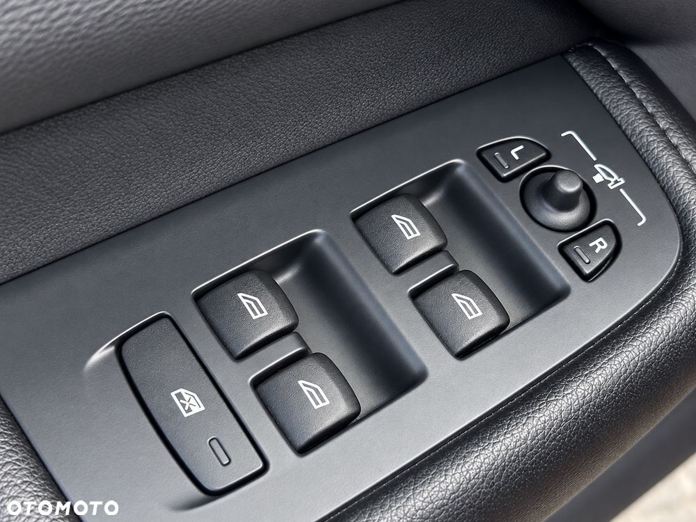 Volvo XC 60 B6 B AWD Momentum Pro - 19