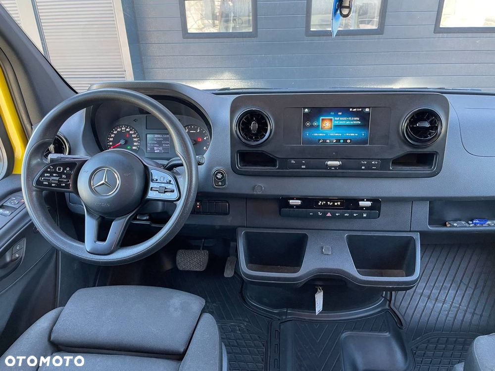 Mercedes-Benz Sprinter - 11